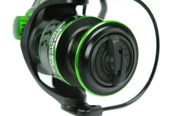 kolowrotek-black-fight-2000-8-1bb-spinning-feeder-stan-nowy