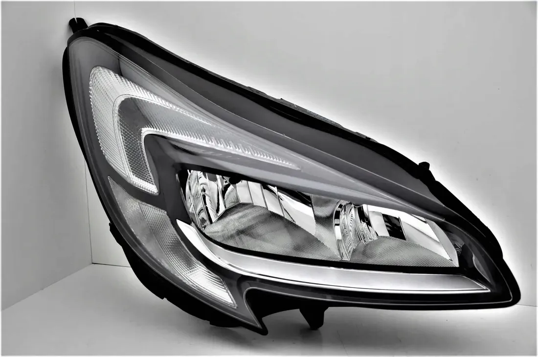 opel-corsa-e-od-2014-reflektor-prawy-led