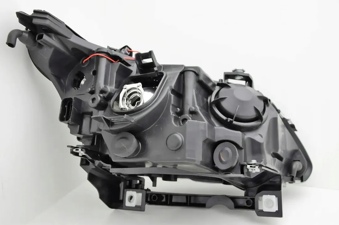 bmw-5-e60-e61-07-10-reflektor-h7-h7-led-lewy