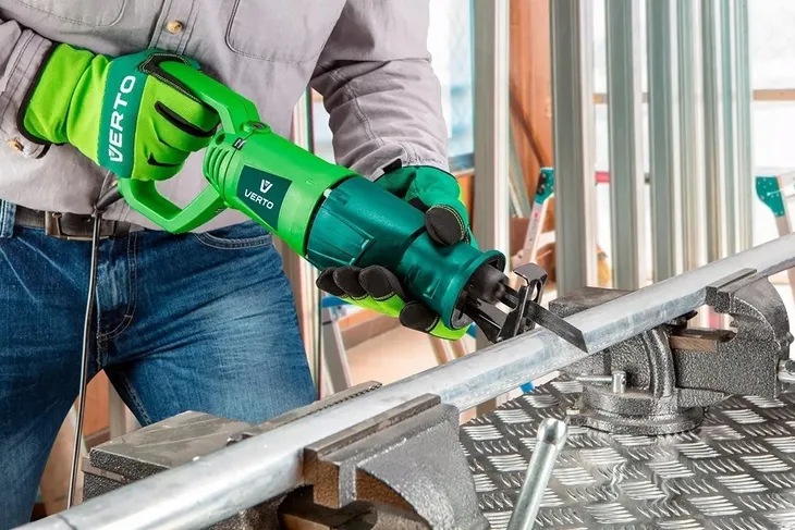 pilarka-szablowa-710w-maksymalna-moc-710-w