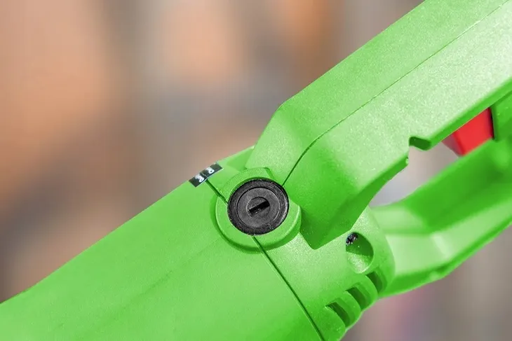 pilarka-szablowa-710w-seria-52g166