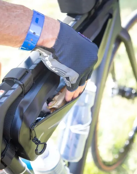 torba-na-rame-zefal-z-adventure-c4-montaz-na-rame