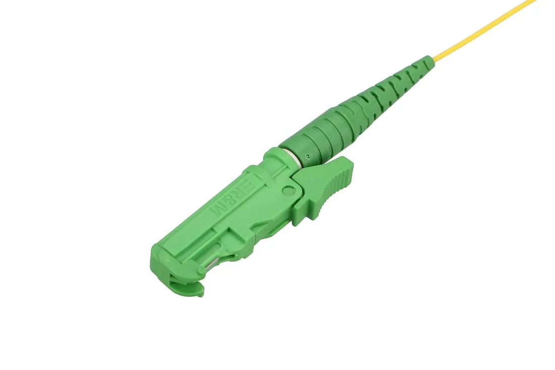 extralink-pigtail-e2000-apc-pvc-jednomodowy-g657a1-15m
