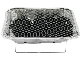 grill-weglowy-turystyczny-przenosny-jednorazowy-z-weglem-i-podpalka-32x25cm