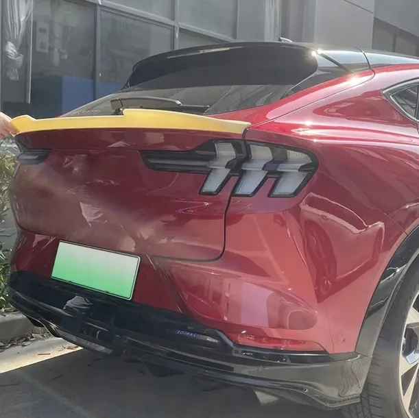 spoiler-na-klape-ford-mustang-mach-e-mach-e-typ-samochodu-samochody-osobowe
