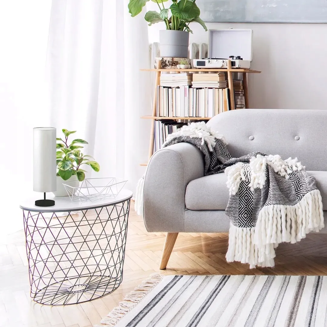 lampka-nocna-biurkowa-lampa-czarna-z-abazurem-led-e27-modna-do-sypialni