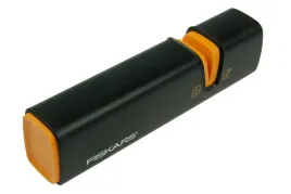 ostrzalka-do-nozy-i-siekier-fiskars-xsharp-do-domu-i-ogrodu