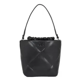 calvin-klein-torebka-damska-quilt-bucket-bag-czarna