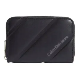 calvin-klein-portfel-damski-quilted-med-zip-around-czarny