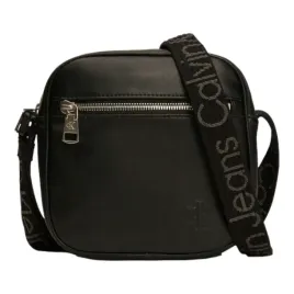 calvin-klein-torba-listonoszka-ultralight-sq-camera-bag18-pu-czarna