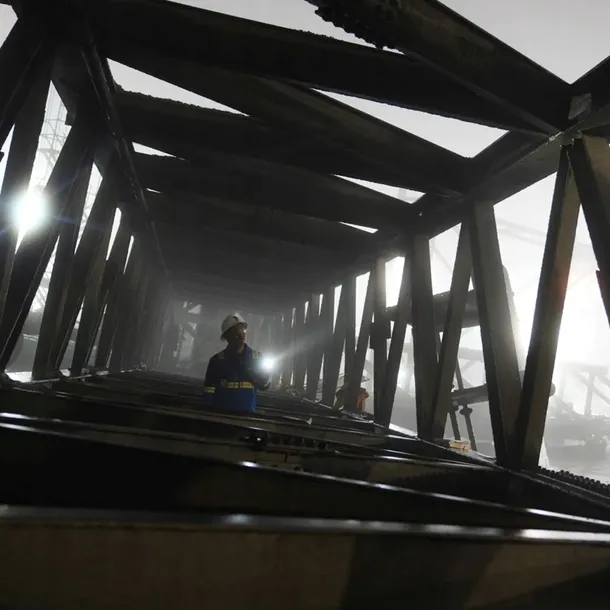 latarka-diodowa-fenix-c7-material-aluminium