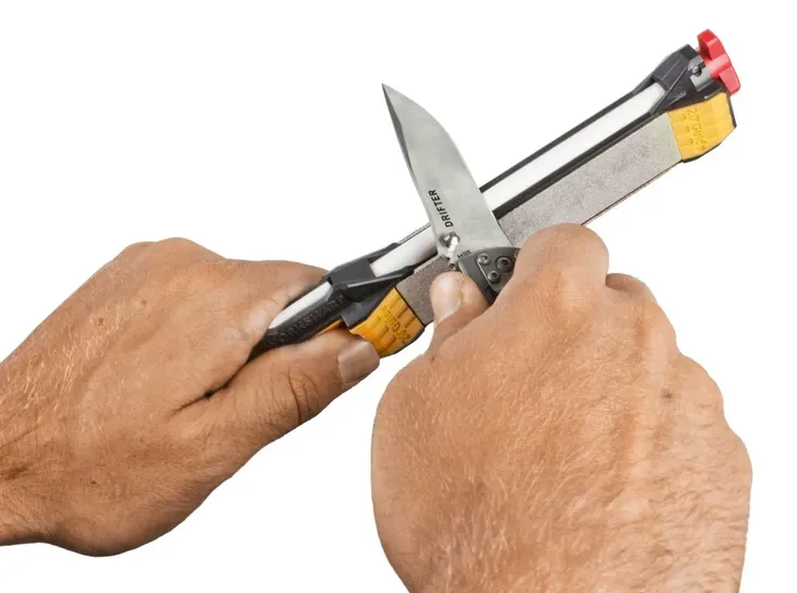 ostrzalka-work-sharp-guided-field-sharpener-stan-nowy-przeznaczenie-haczyki-noze-gladkie-noze-stalowe-noze-zabkowane-nozyczki-tasaki