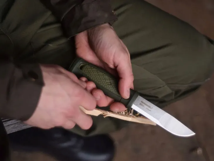 noz-morakniv-kansbol-multi-mount-s-typ-z-glownia-stala