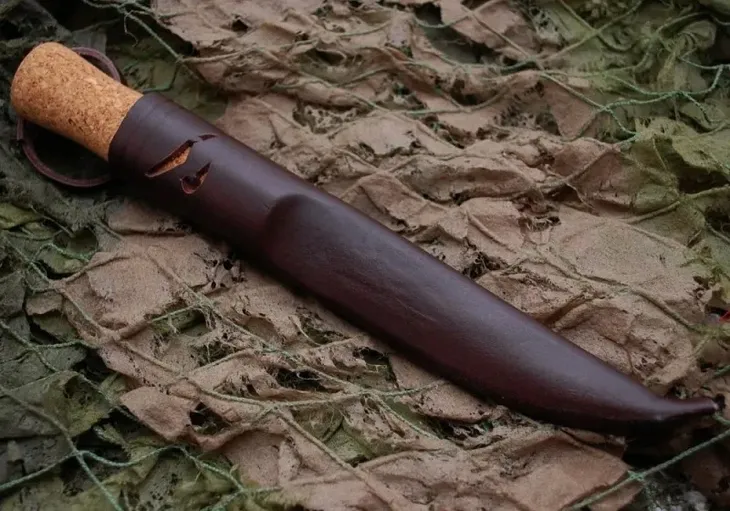 noz-helle-hellefisk-cechy-dodatkowe-antyposlizgowa-rekojesc-futeral
