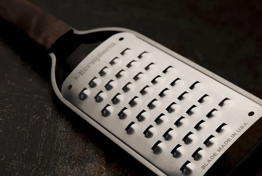 tarka-microplane-master-extra-coarse-stal-1810-drewno