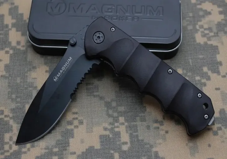 noz-magnum-black-spear-ostrze-czesciowo-zabkowane