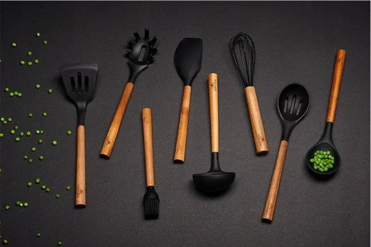 lyzka-natur-stan-nowy-material-plastik