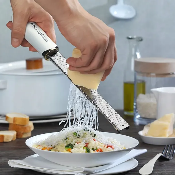 tarka-microplane-premium-zester-biala-do-cytrusow-sera-material-obudowy-tworzywo-sztuczne