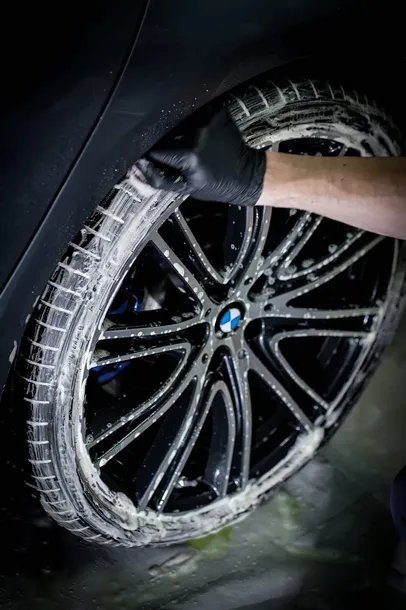 ultracoat-magic-will-5l-wheel-and-rubber-cleaner-numer-katalogowy-producenta-mgw-5000-pojemnosc-opakowania-5000-ml