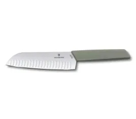 noz-santoku-ostrze-ryflowane-17-cm-oliwkowy-victorinox-6-9056-17k6b