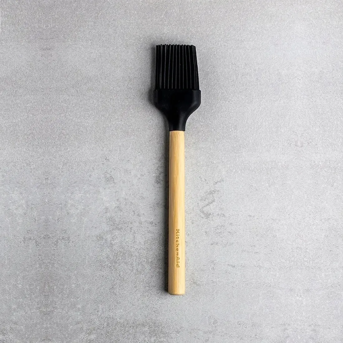 kitchenaid-pedzelek-silikonowy-22cm-classic-bamboo