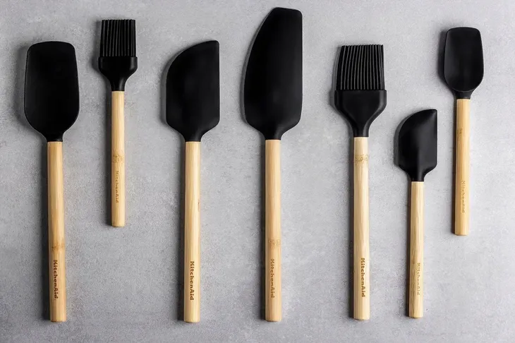 kitchenaid-pedzelek-silikonowy-22cm-classic-bamboo-stan-nowy-marka-kitchenaid