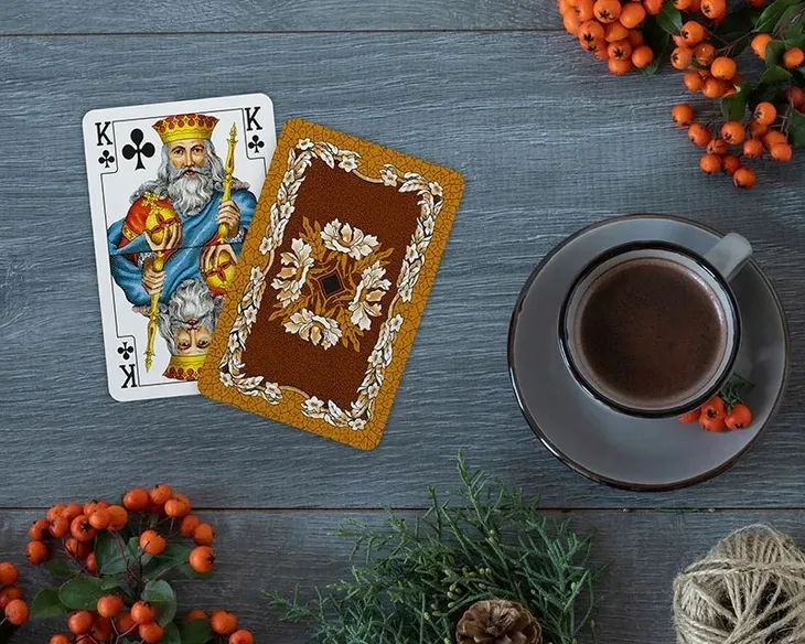 karty-piatnik-liscie-debu-nazwa-2-talie-liscie-debu-czas-rozgrywki-do-1-godziny