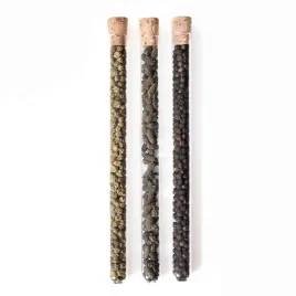 gourmet-mlynek-do-przypraw-z-pieprzem-microplane