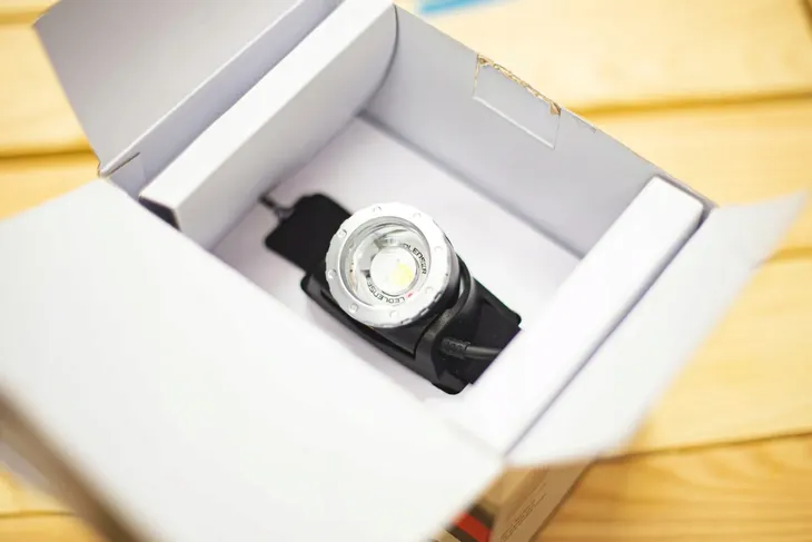 latarka-ledlenser-h8r-maksymalna-sila-swiatla-600-lm