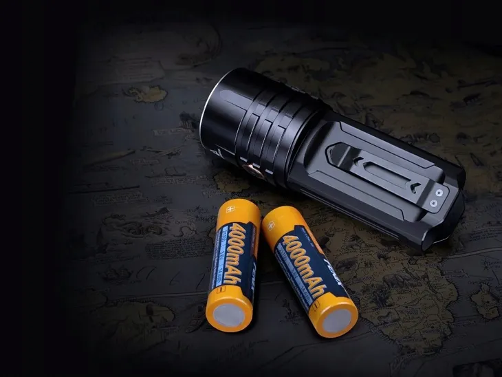 latarka-diodowa-fenix-lr35r-model-039-453