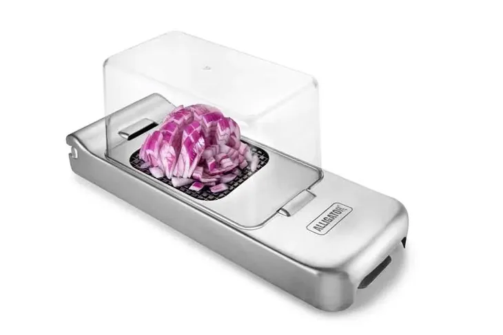 alligator-stalowy-duzy-rodzaj-szatkownica