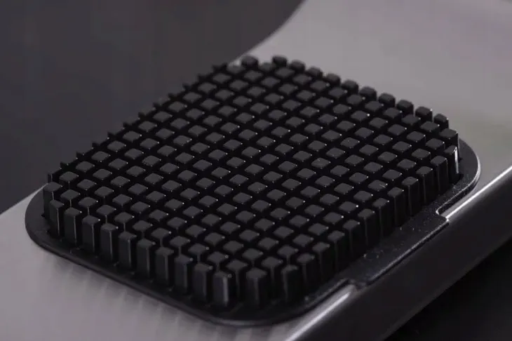 alligator-stalowy-duzy-stan-nowy-material-obudowy-metal