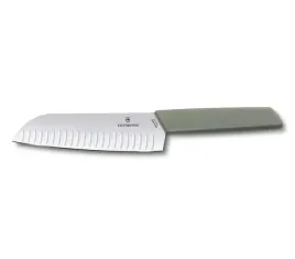 noz-santoku-ostrze-ryflowane-17-cm-oliwkowy-victorinox-6-9056-17k6b