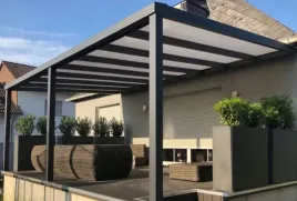 tania-pergola-sky-fit-dach-poliweglan-komorowy-mleczny-dymiony-700x250