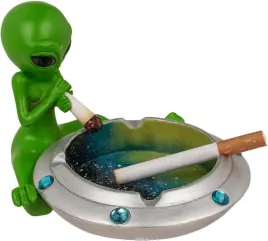 popielniczka-dekoracyjna-z-motywem-obcego-wykonana-z-polikamienia