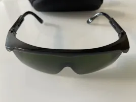 okulary-ochronne-do-fiber-lasera