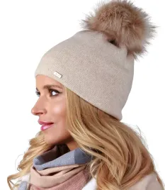 polska-gladka-czapka-z-pomponem-eco-jenot-bez-a1