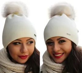 elegancka-polska-czapka-krasnal-z-pomponem-krem-13