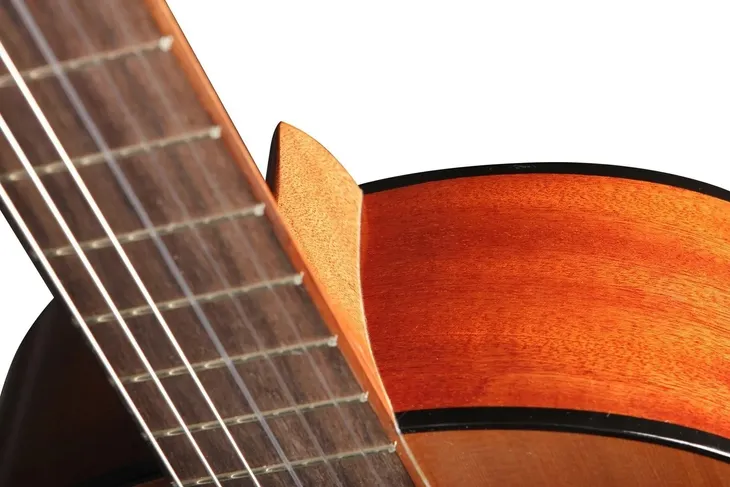 admira-malaga-gitara-klasyczna-wersja-praworeczna