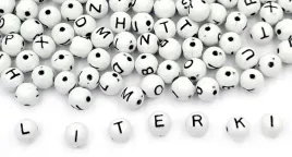 koraliki-literki-litery-kulki-kule-akrylowe-8mm-bialo-czarne-100szt-mix