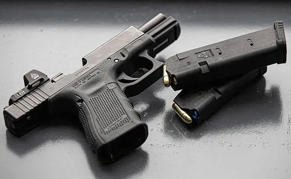 magazynek-leapers-do-glock-15-nabojow-marka-utg-kod-producenta-rbt-gl915