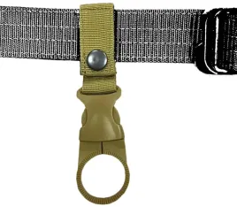 camo-uchwyt-na-butelke-molle-coyote-zawieszka