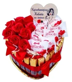 tort-merci-kosz-prezentowy-zestaw-slodyczy-roze-prezent-dla-dziewczyny-zony