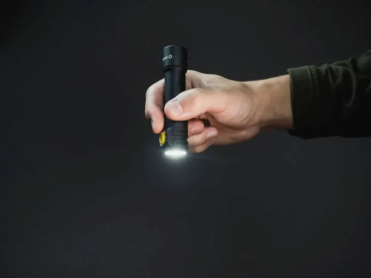 latarka-armytek-prime-c2-pro-magnet-usb-white-zasilanie-akumulatorowe