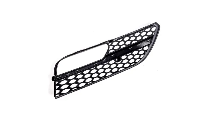 ramka-halogenow-audi-a3-8v-chrome-black-kolor-chrom