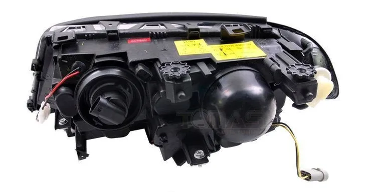 reflektory-lampy-przednie-bmw-e46-ringi-rodzaj-swiatel-mijania-tradycyjne-halogenowe