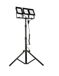 naswietlacz-led-na-statywie-3-x-50w-zimna-germina