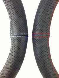 pokrowiec-na-kierownice-skora-perforowana-red-blue