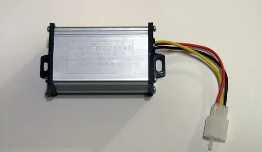 przetwornica-step-down-dc-dc-36v-72v-na-12v-10a-stan-nowy
