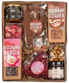 prezent-na-dzien-babci-i-dziadka-zestaw-slodyczy-kosz-prezentowy-herbaty